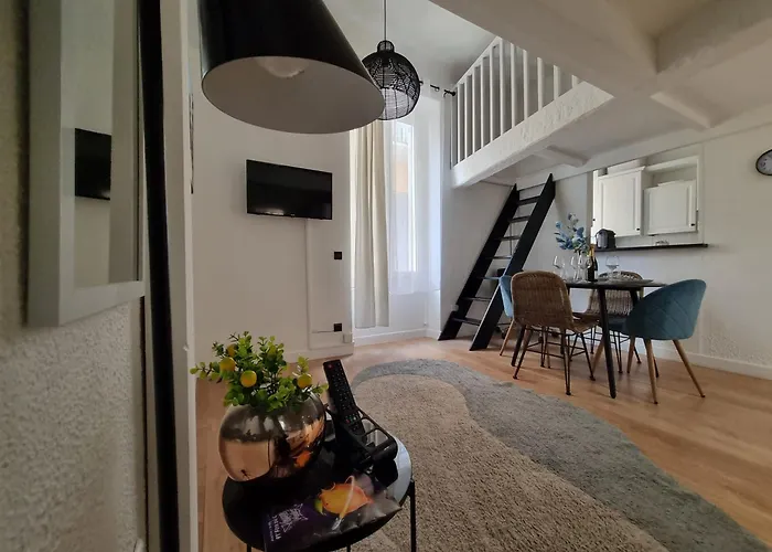 Centre Cosy And Spacious * مينتون