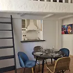 דירה Centre Cosy And Spacious