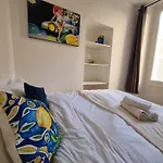 דירה Centre Cosy And Spacious מנטון