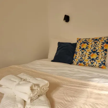 Centre Cosy And Spacious * マントン