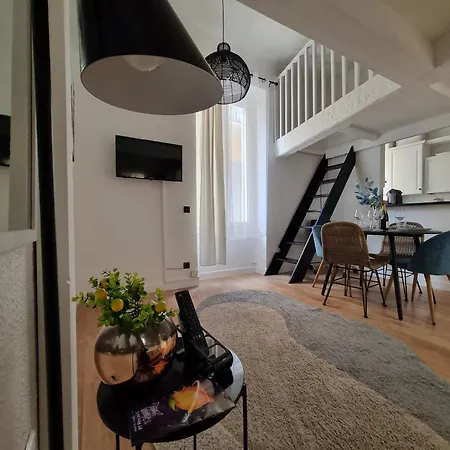 Centre Cosy And Spacious * マントン